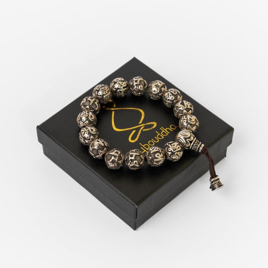 Bracelet tibétain en argent avec gravures de mantras
