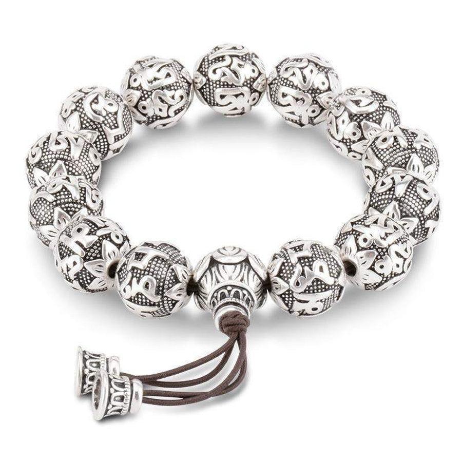 Détail des gravures sur les perles en argent tibétain