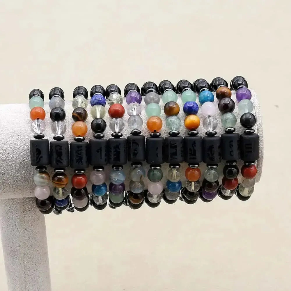 Bracelet en pierres naturelles avec symbole astrologique gravé