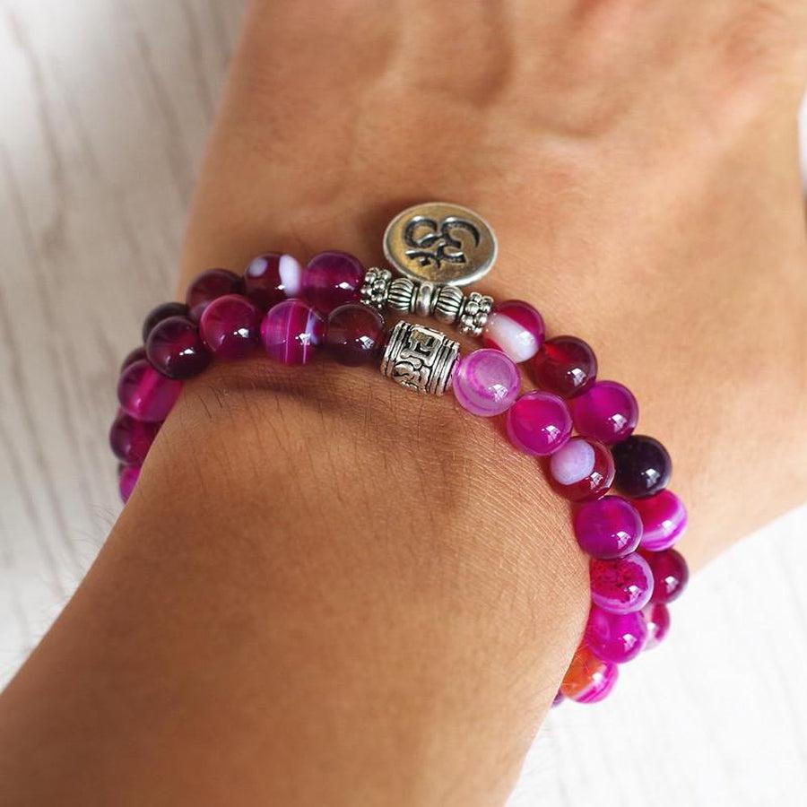 Bracelet en onyx rose avec perles et charme Bouddha