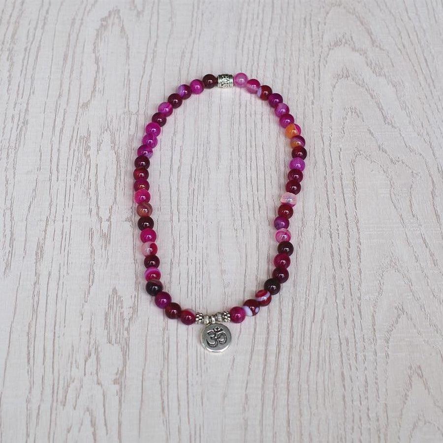 Détail du charme Fleur de Lotus sur bracelet élégant