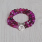 Vue d'ensemble du bracelet en onyx rose et charmes