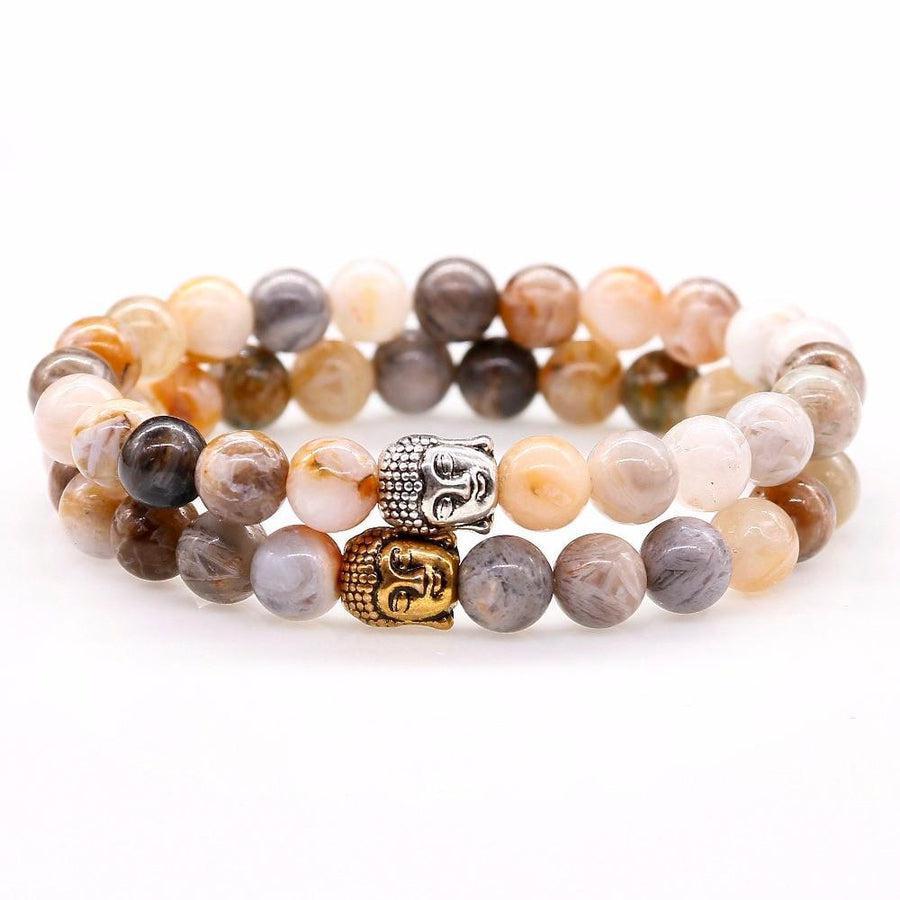 Gros plan sur perles d'onyx noir et marbre