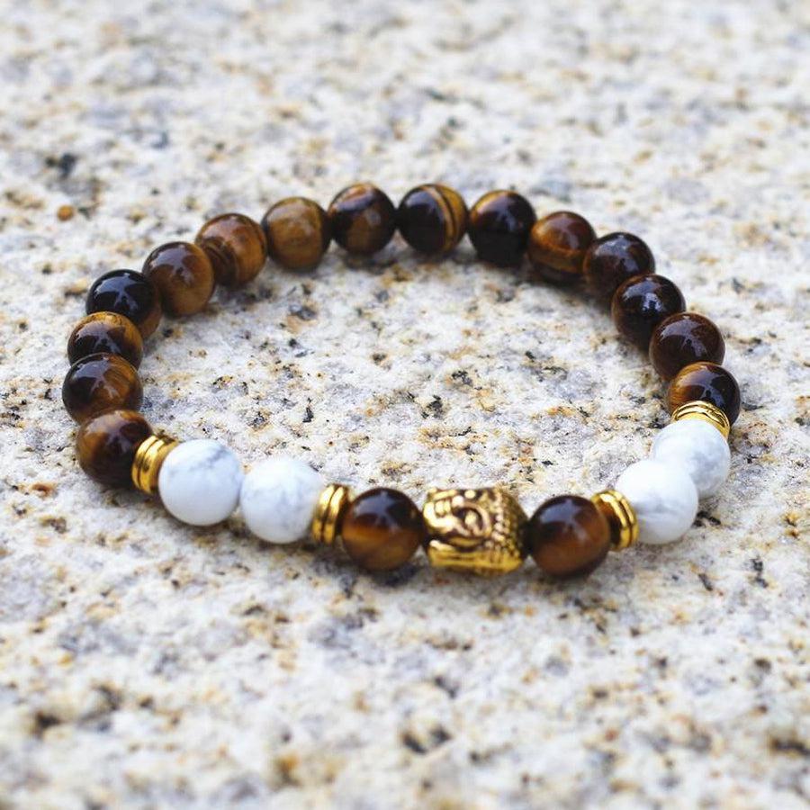Détail des perles Œil de tigre sur le bracelet Bouddha