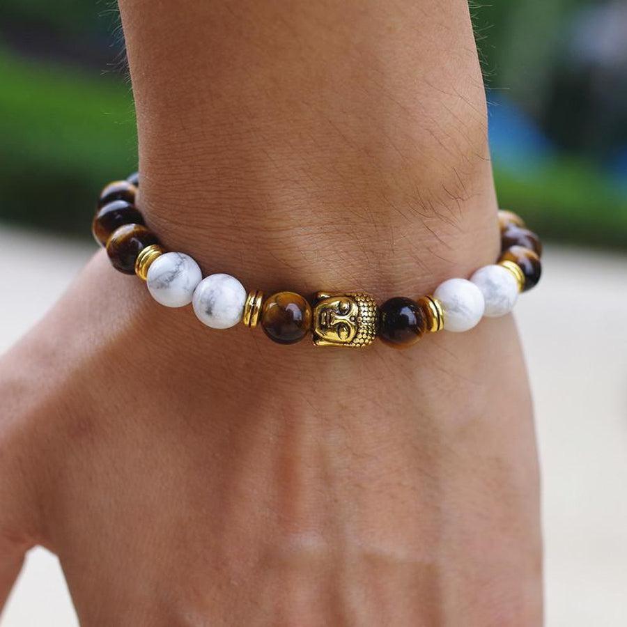 Vue latérale du bracelet montrant l'agate et la tête de Bouddha