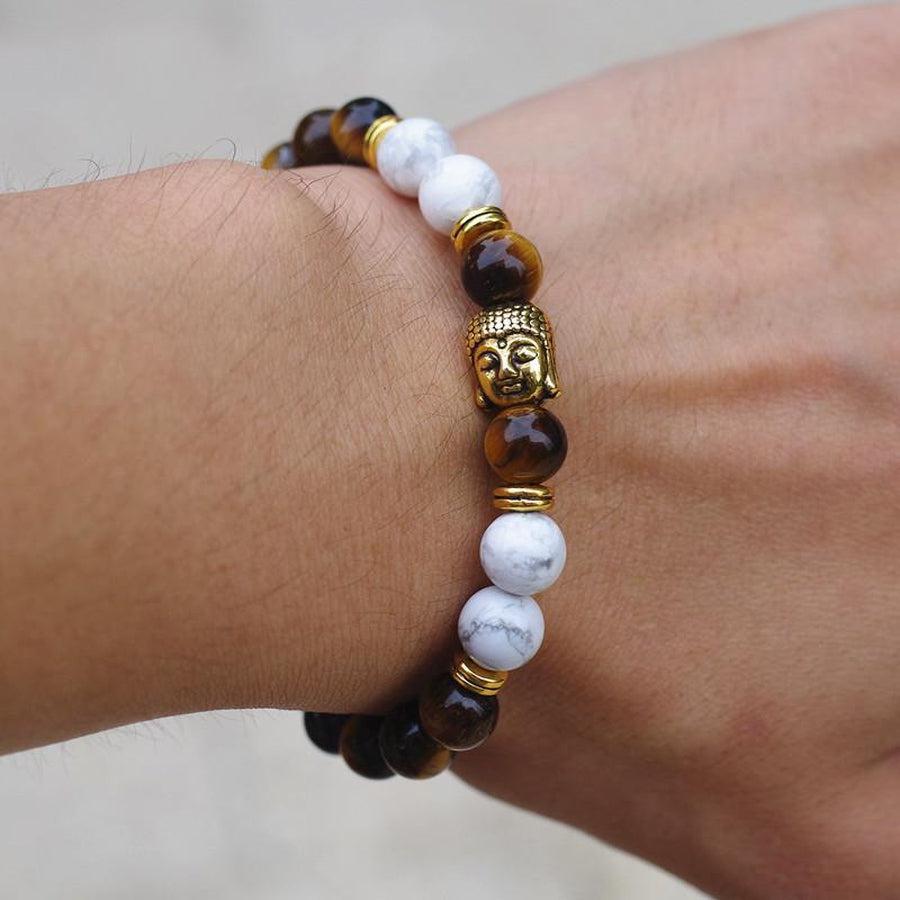 Bracelet Bouddha en pierres naturelles sur fond neutre