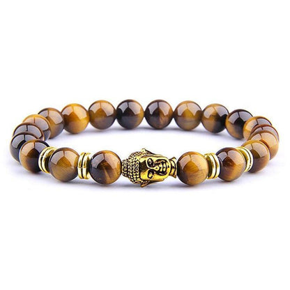 Gros plan sur bracelet Bouddha en pierres Œil de Tigre