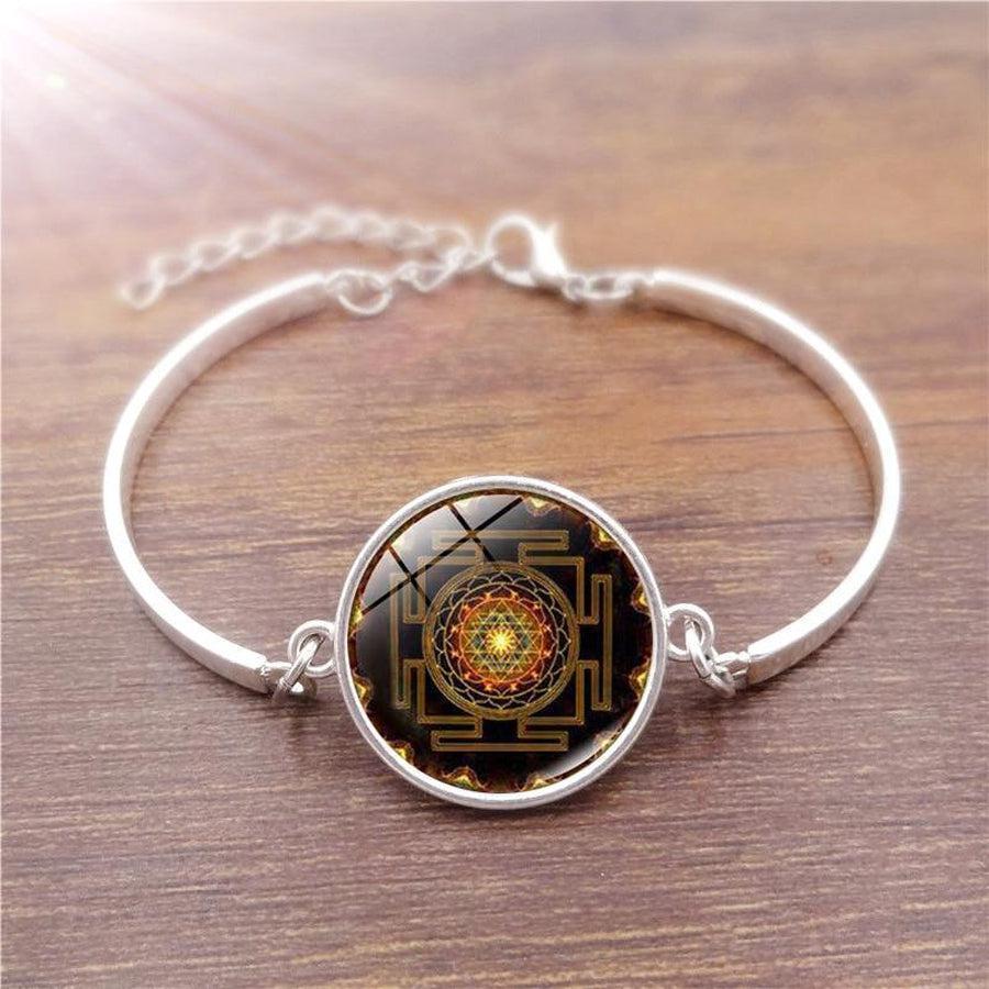 Bracelet bouddhiste avec motif géométrique sacré en cabochon