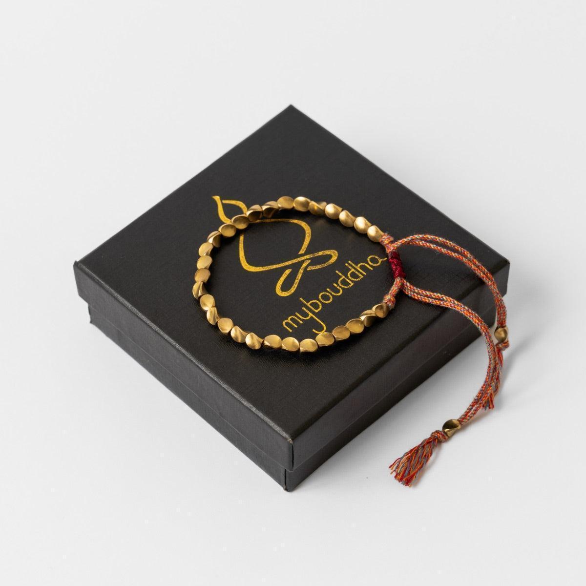 Bracelet bouddhiste en cuivre avec cordon coloré tressé