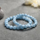 Détail des perles polies du bracelet en aigue-marine