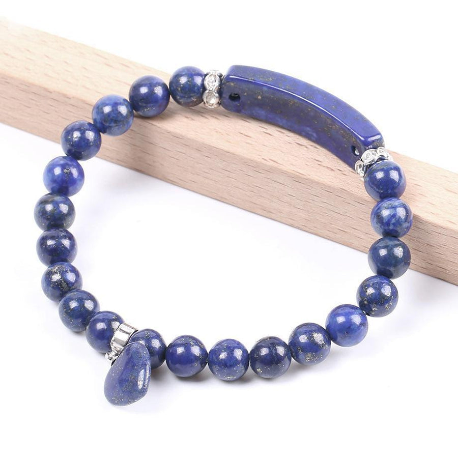 Ensemble du bracelet en Lapis Lazuli sur fond neutre
