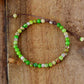 Bracelet en jaspe avec fermoir en métal, gros plan