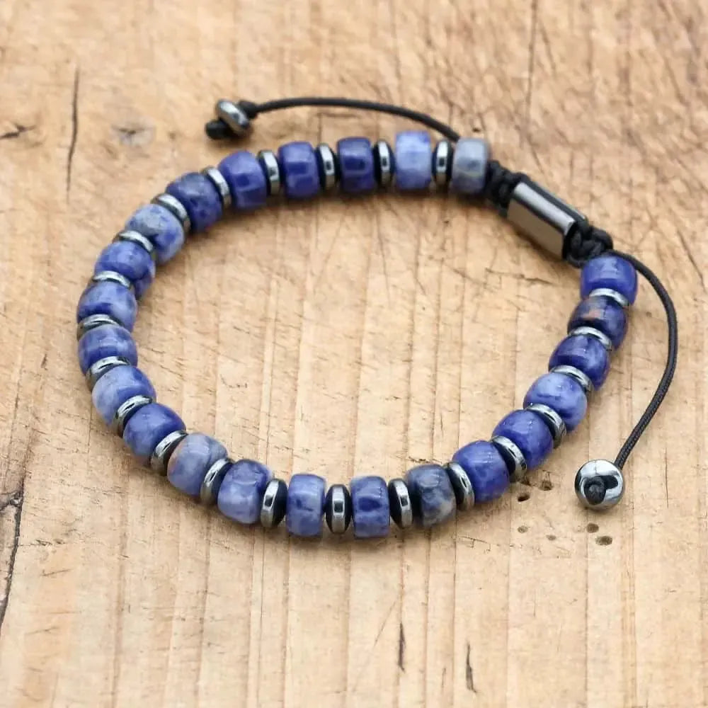 Vue latérale du bracelet montrant les détails des perles