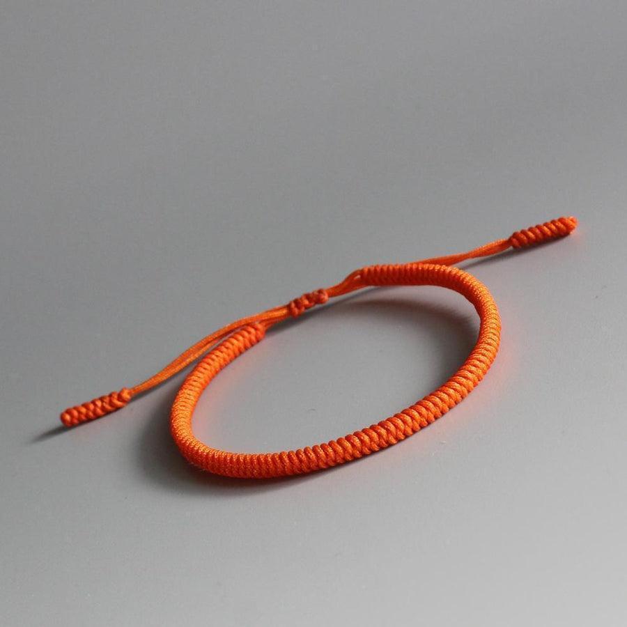 Détail du nœud central du bracelet bouddhiste artisanal