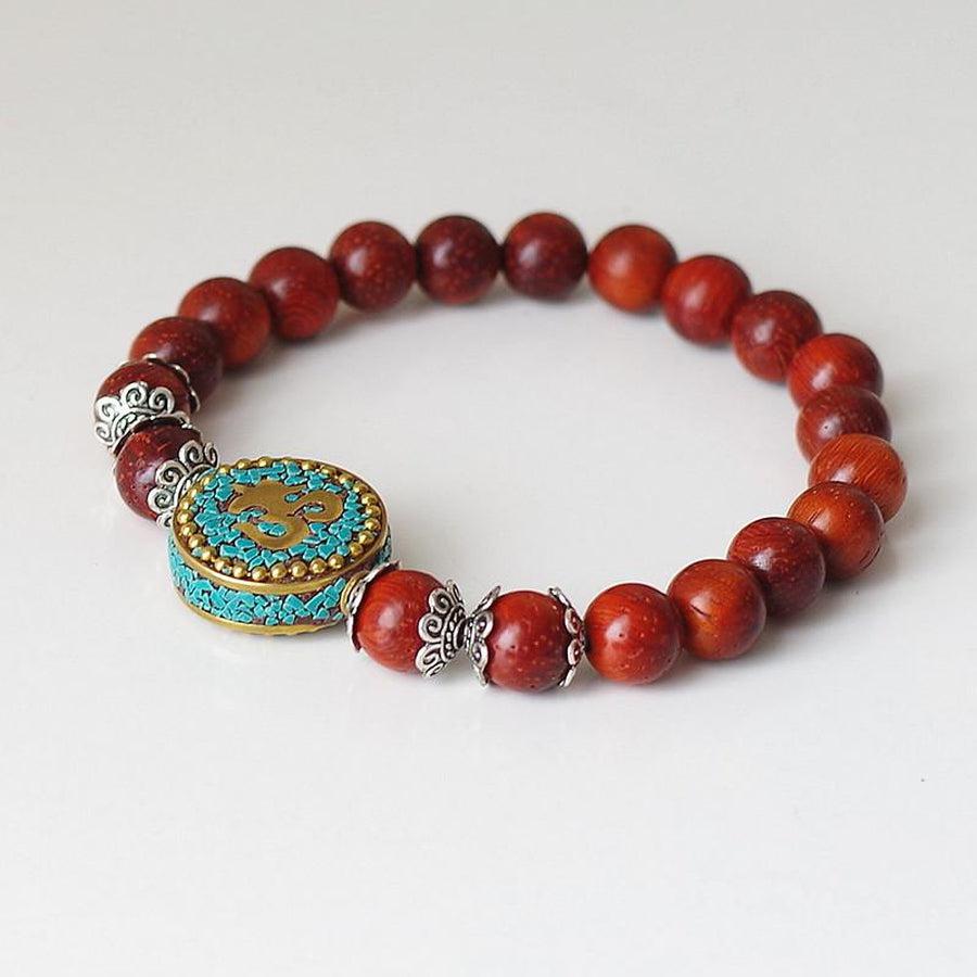 Bracelet en bois avec perles sculptées et symbole Om
