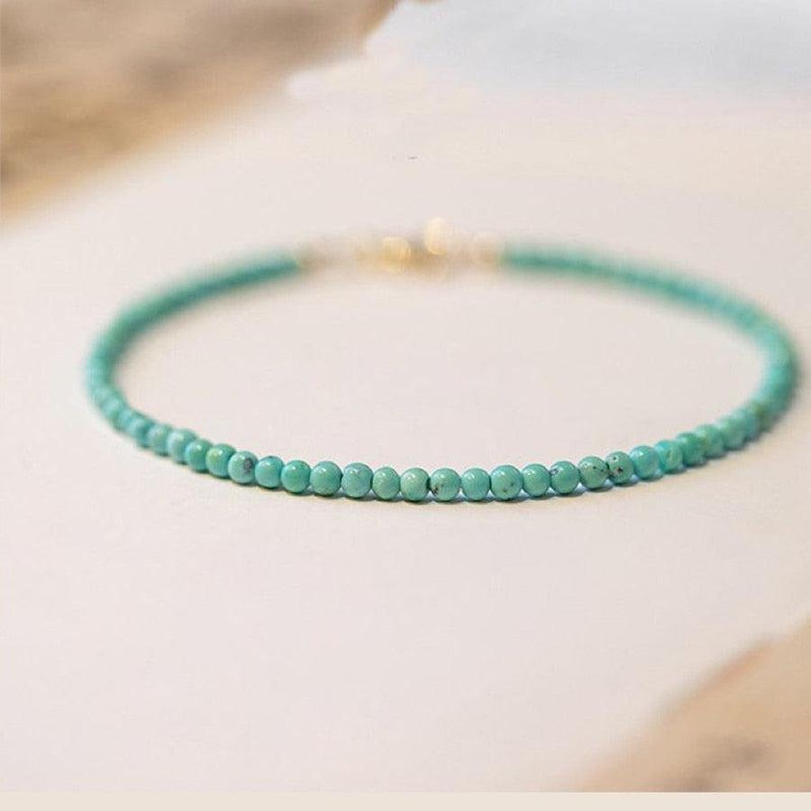 Vue rapprochée du bracelet délicat en turquoises