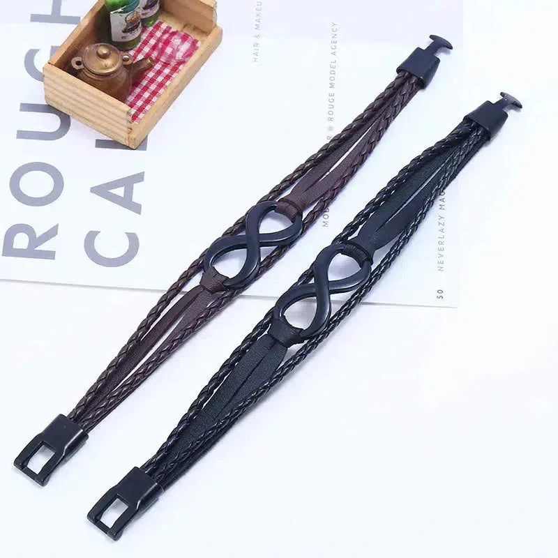 Bracelet infini en cuir noir sur fond neutre