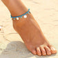 Gros plan sur les perles turquoise et chaînette ajustable