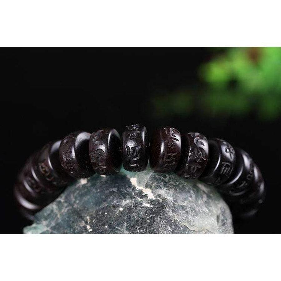 Vue latérale du bracelet montrant les perles en détail