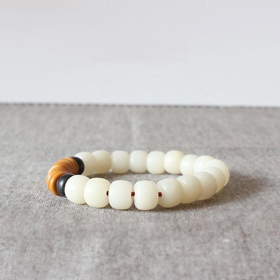 Détail des perles de noix de coco et graines de Bodhi