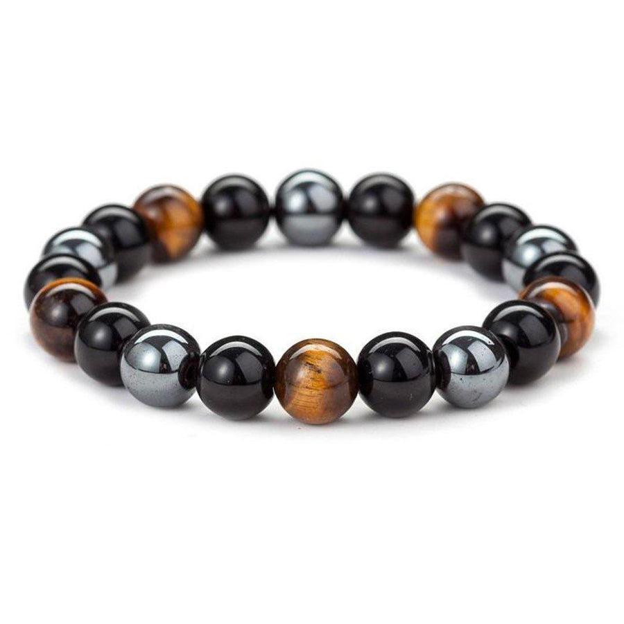 Gros plan sur les perles d'hématite et d'œil de tigre du bracelet