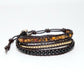 Détail des perles en cuivre et pierres naturelles sur bracelet