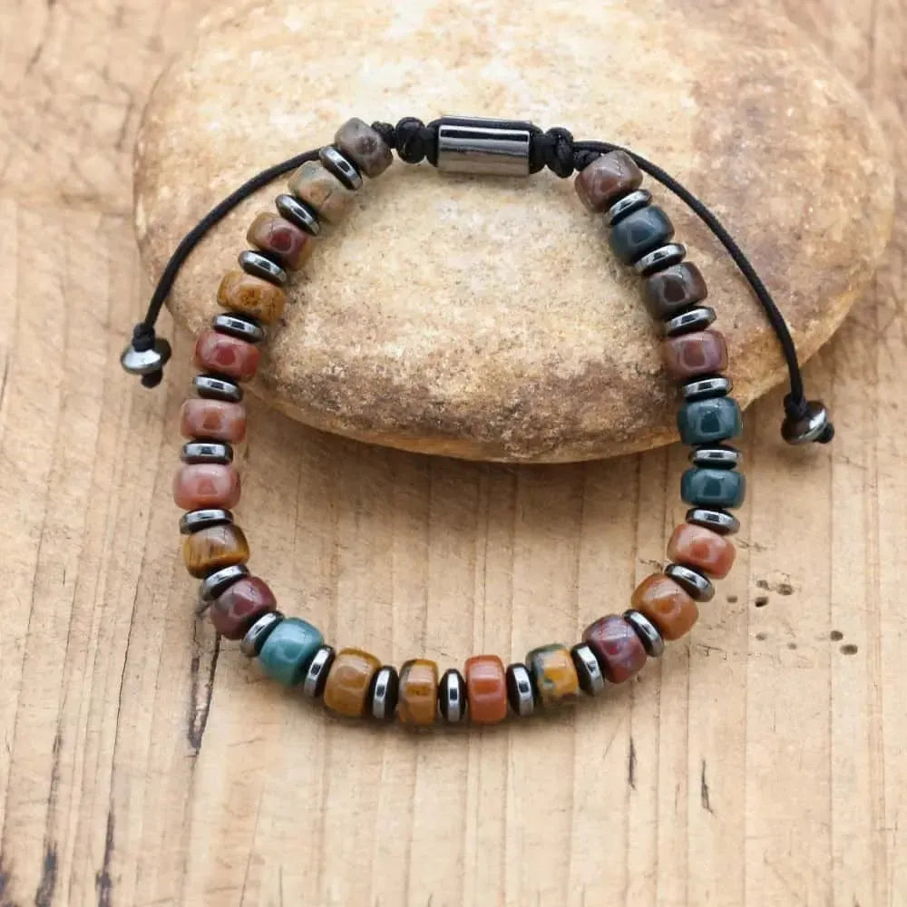Vue latérale du bracelet montrant les détails des pierres