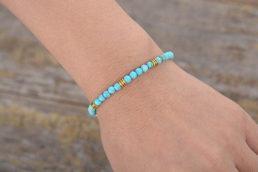Vue latérale du bracelet ajustable en turquoise naturelle