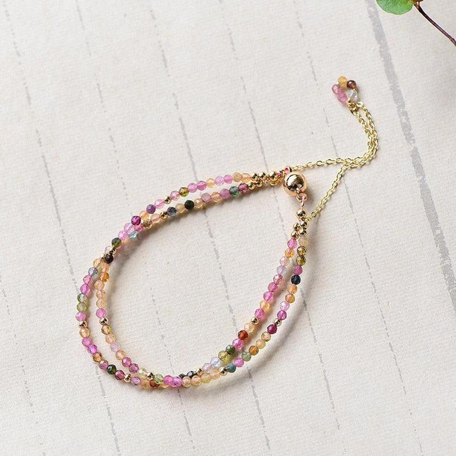Vue latérale du bracelet montrant les nuances de tourmaline