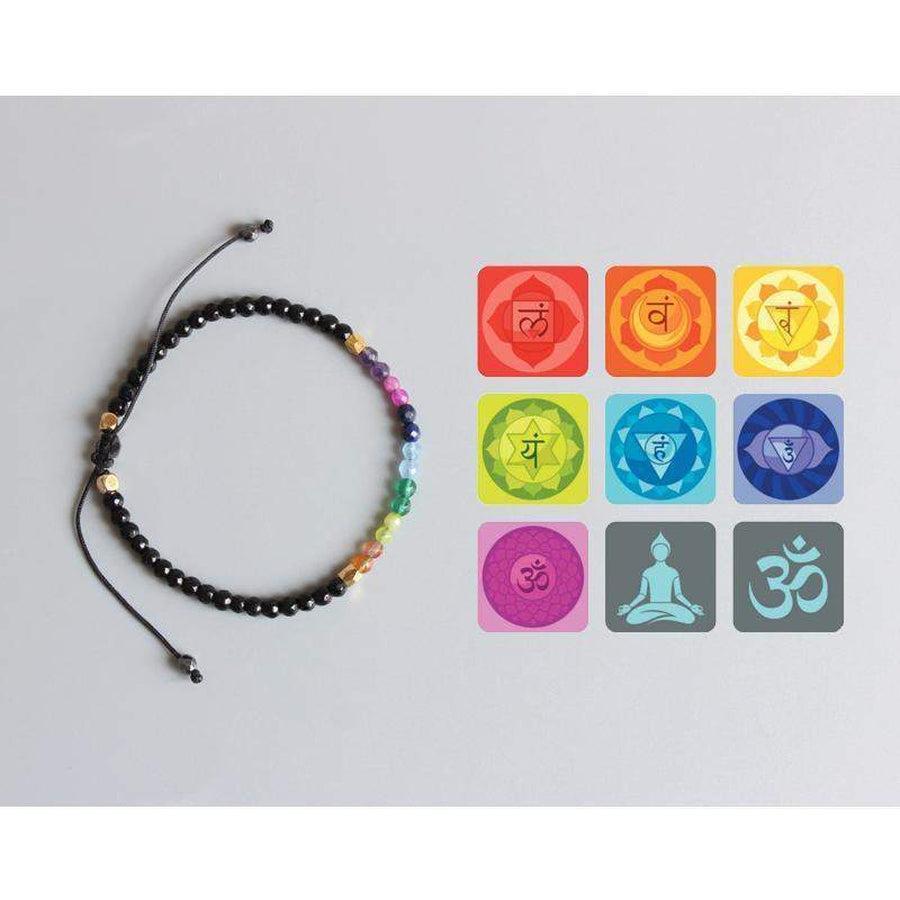 Détail des perles de 3mm du bracelet harmonisant les chakras