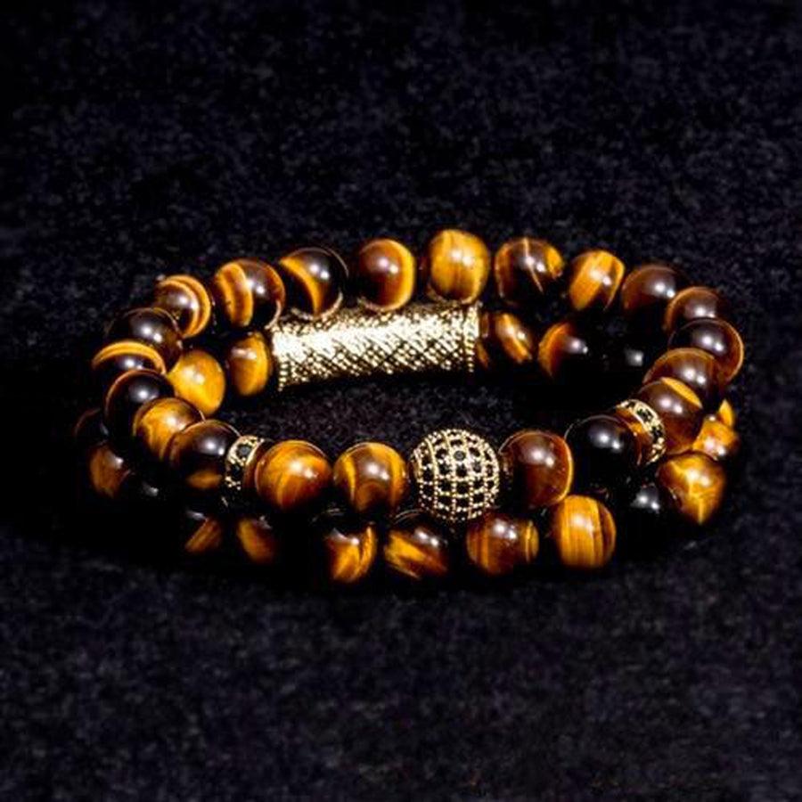 Détail des pierres brunes et noires sur le bracelet