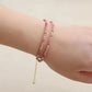 Bracelet rhodonite sur fond neutre, fermoir magnétique visible