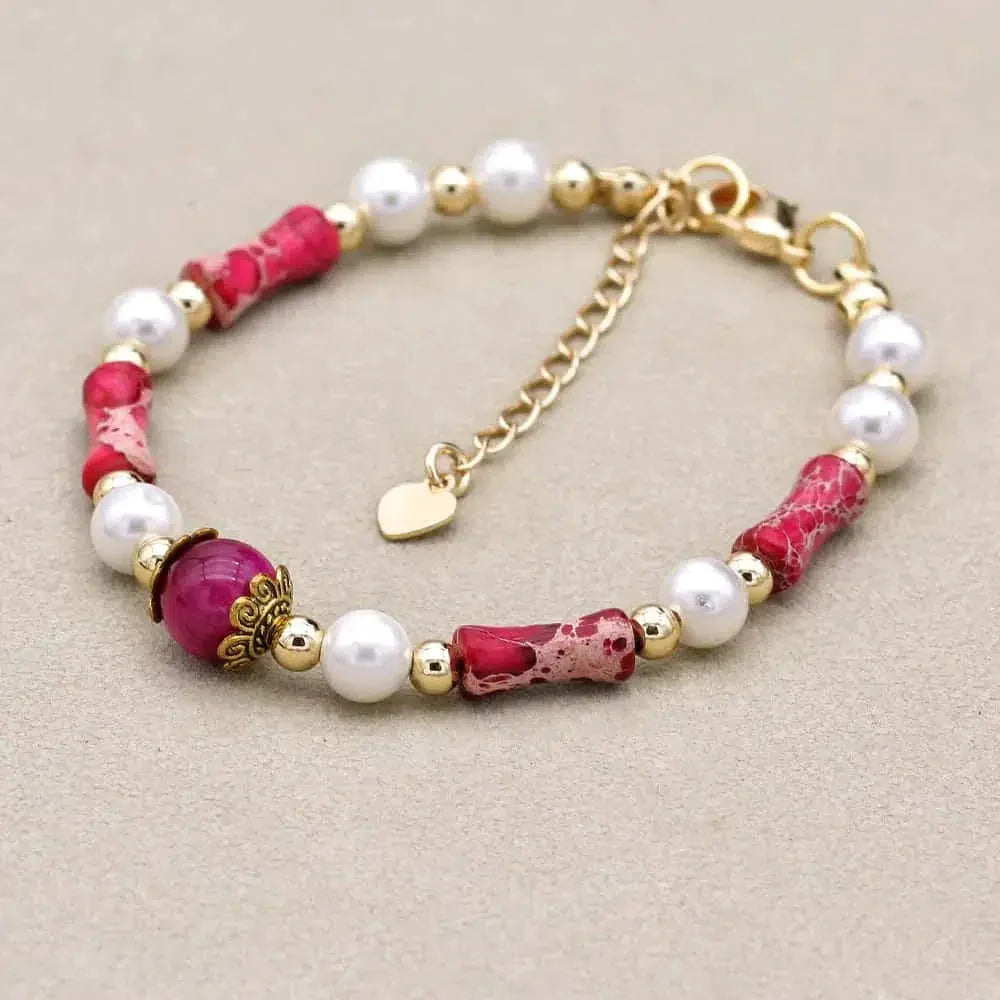Vue latérale du bracelet montrant les perles marbrées
