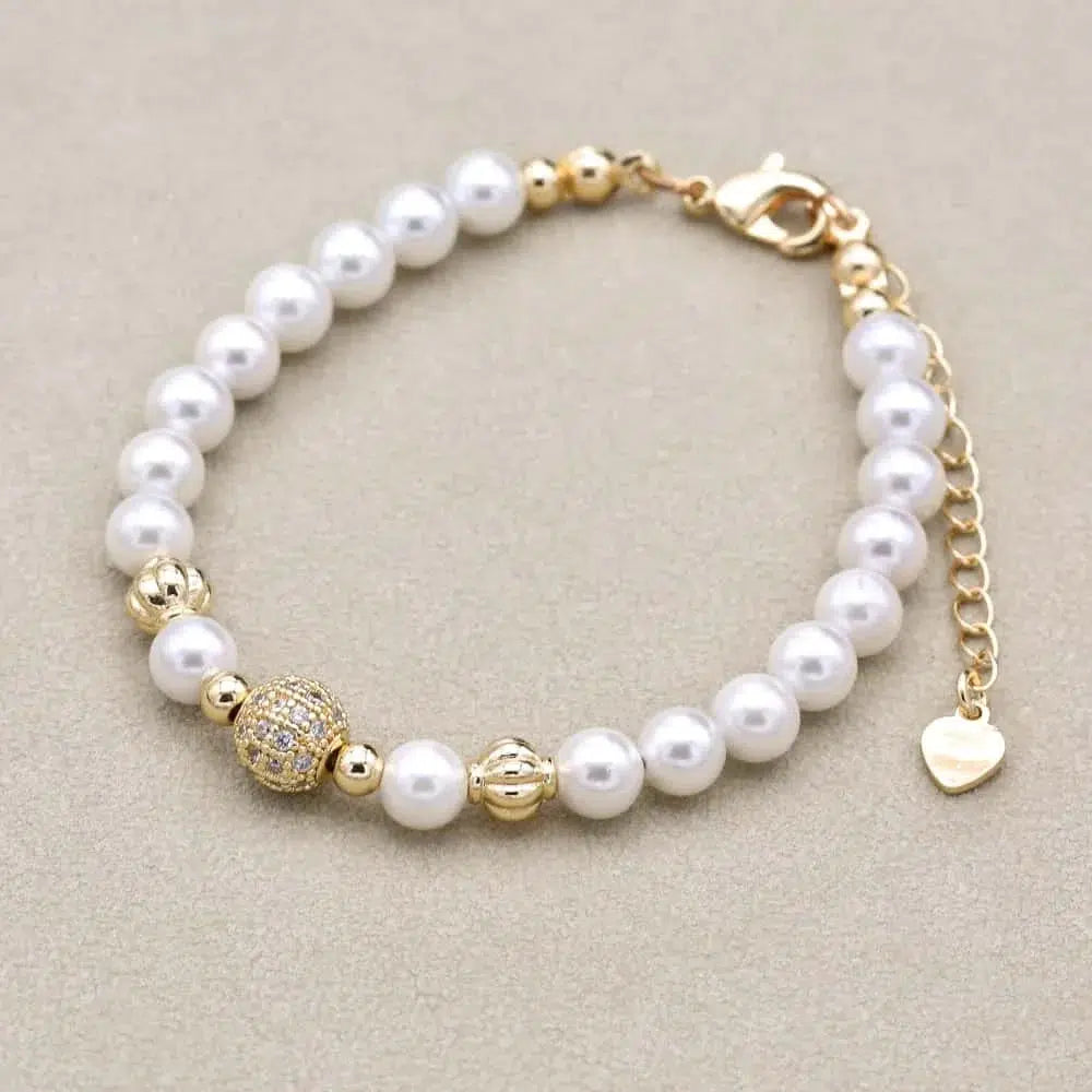 Bracelet entier montrant l'élégance des accents dorés