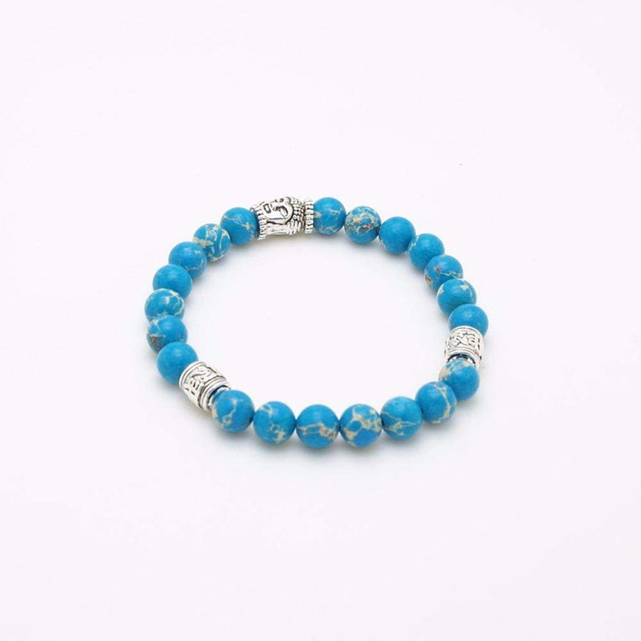 Gros plan sur perles du bracelet chakra gorge