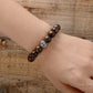 Vue latérale du bracelet montrant les nuances de bronzite