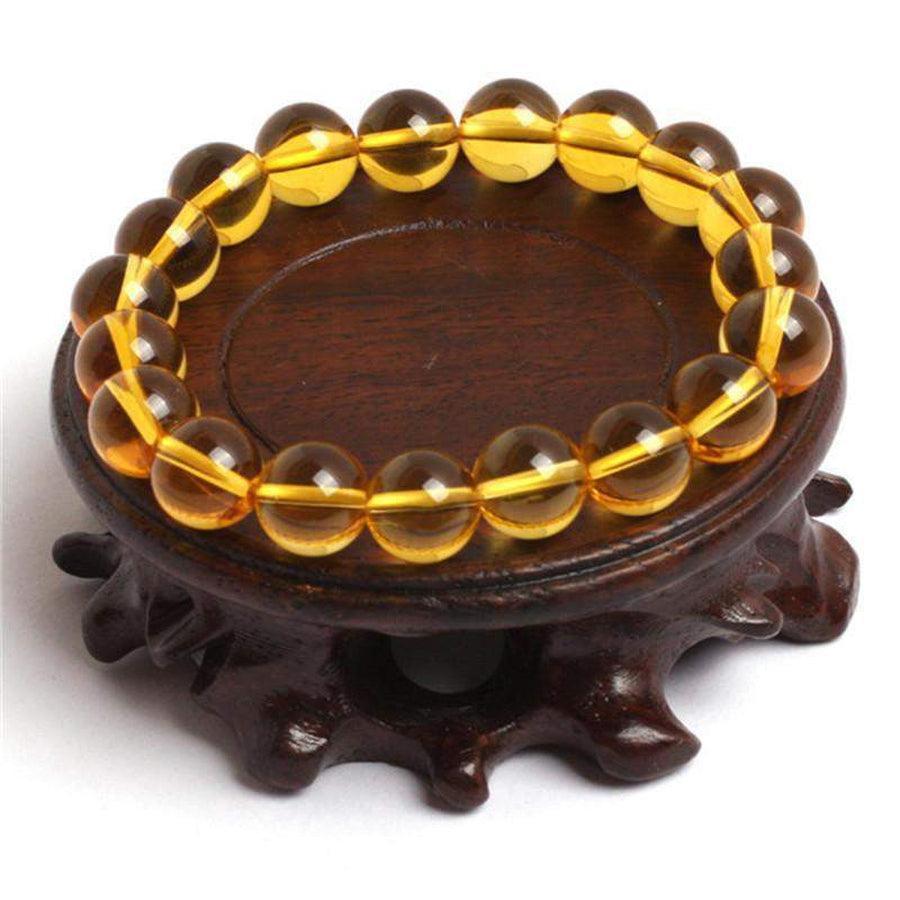 Bracelet en citrine chauffée sur fond blanc