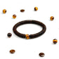 Gros plan sur les perles polies du bracelet