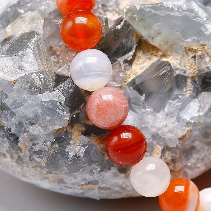 Bracelet en cornaline avec perles rouges et élastique
