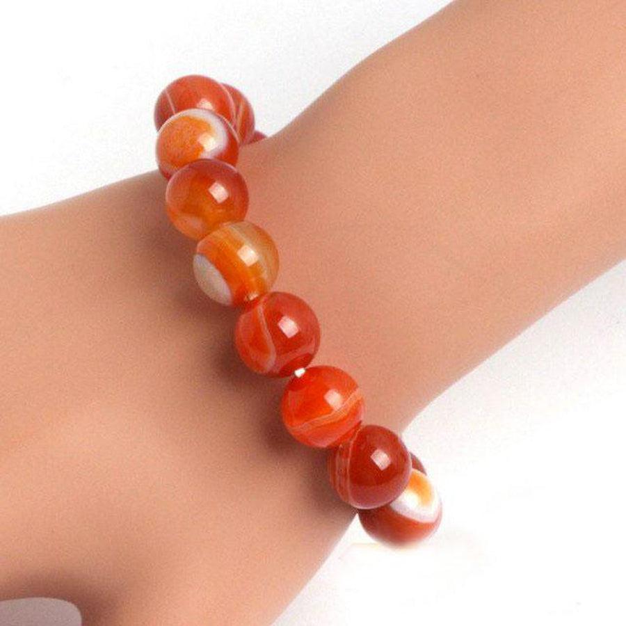 Bracelet en Cornaline rouge avec fermoir visible en gros plan