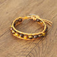Bracelet en cuir avec pierres Œil de tigre, vue rapprochée