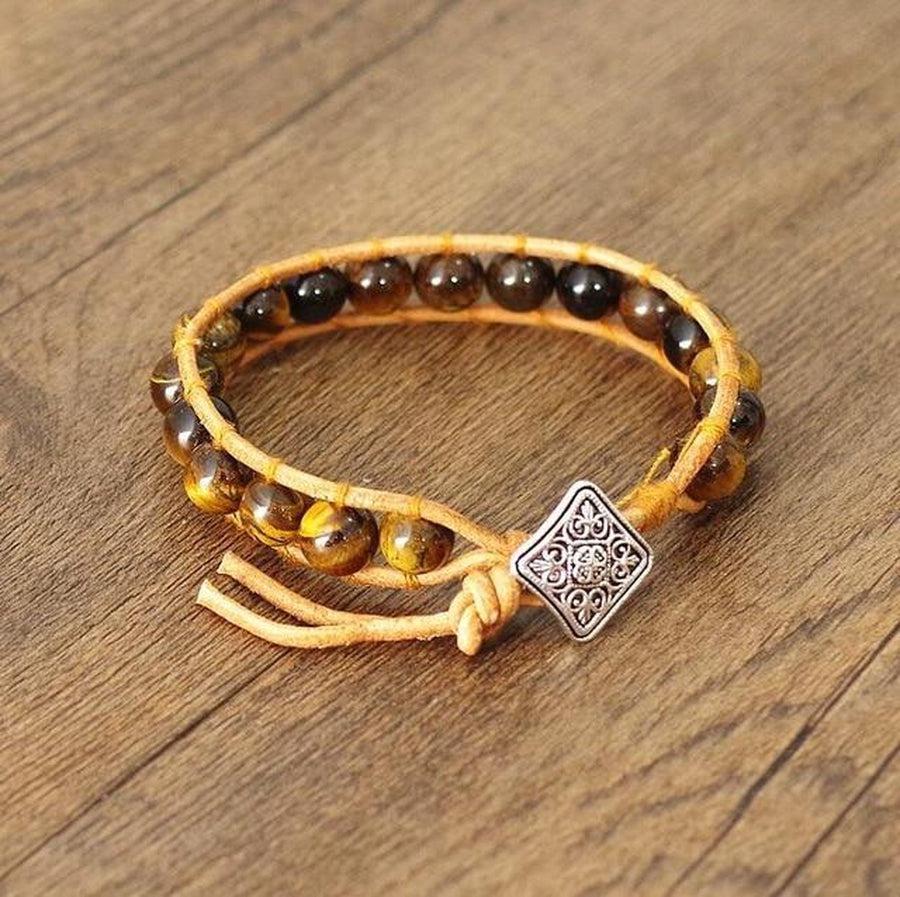 Bracelet enroulé, mettant en valeur les reflets des pierres