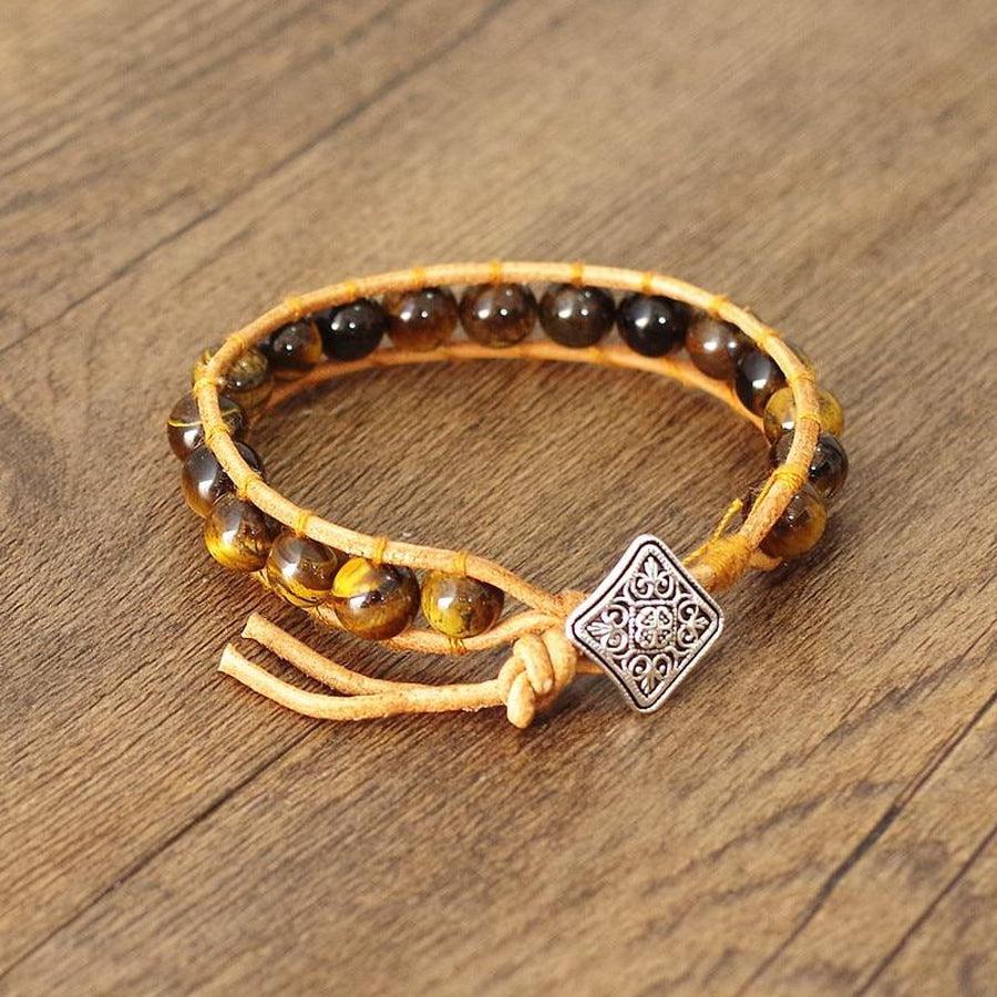 Vue d'ensemble du bracelet en cuir et pierres protectrices