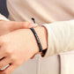 Vue latérale du bracelet hématite avec nœud coulissant