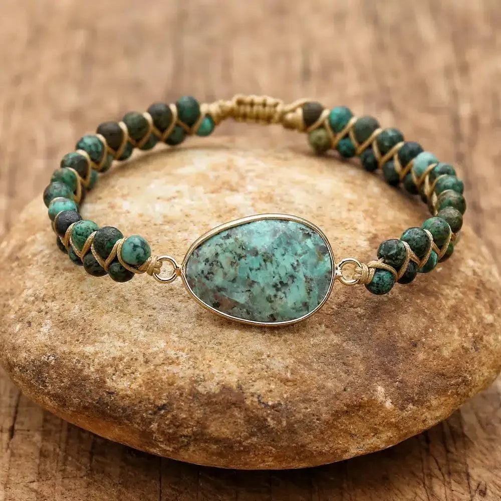 Détail du bracelet en jaspe africain, pierres polies
