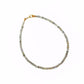 Bracelet en labradorite facettée sur fond blanc