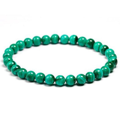 Bracelet en malachite porté sur un poignet