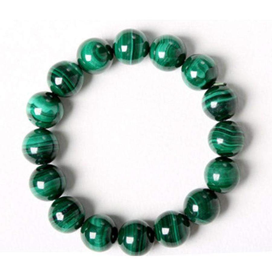 Bracelet en malachite synthétique enroulé, montrant sa flexibilité