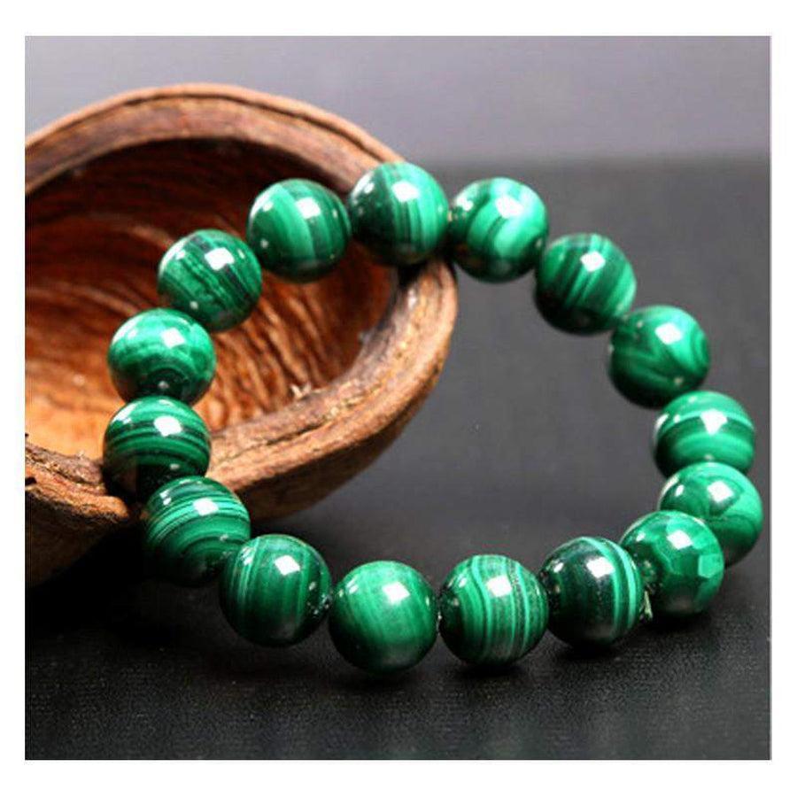 Détail des perles rondes et lisses du bracelet vert