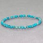 Bracelet en turquoise avec perles de 4 mm sur fond blanc